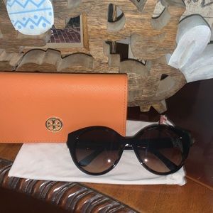 Beautiful Tory Burch glasses 👓 used ones